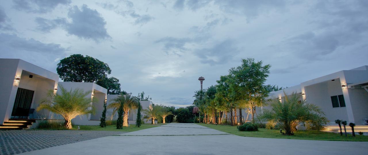 West View Villa Kanchanaburi Extérieur photo